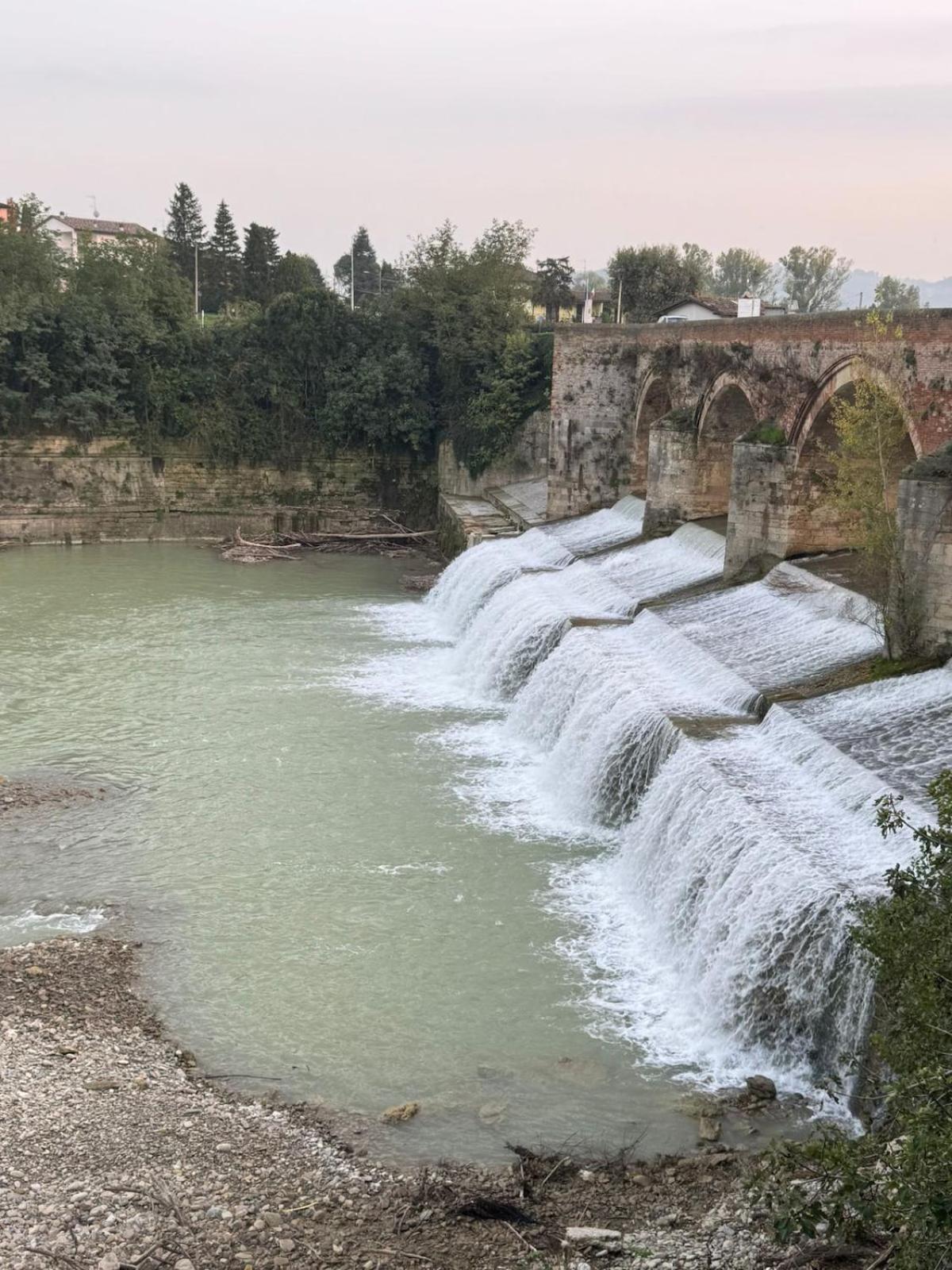 Nuevo Meldola Villa Bagian luar foto